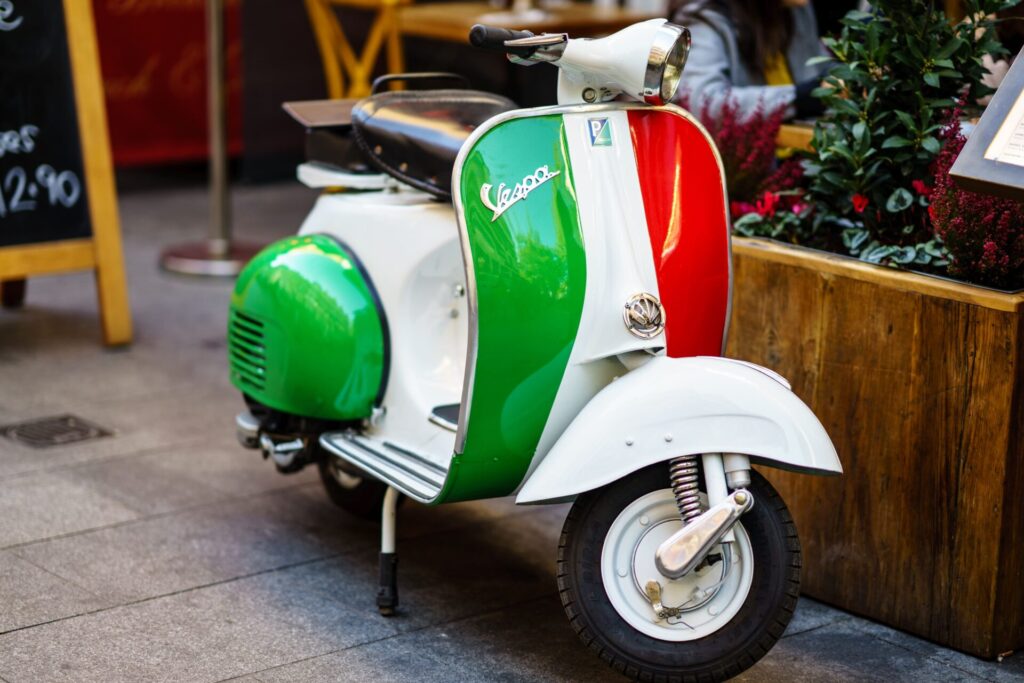 Vespa Tour in Puglia: Polignano, Conversano e Monopoli